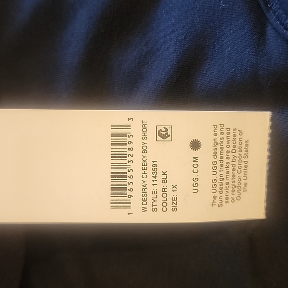 UGG Desiray Cheeky Boy Short black size 1X - Picture 2 of 5